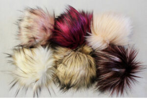 six pom pom faux fur